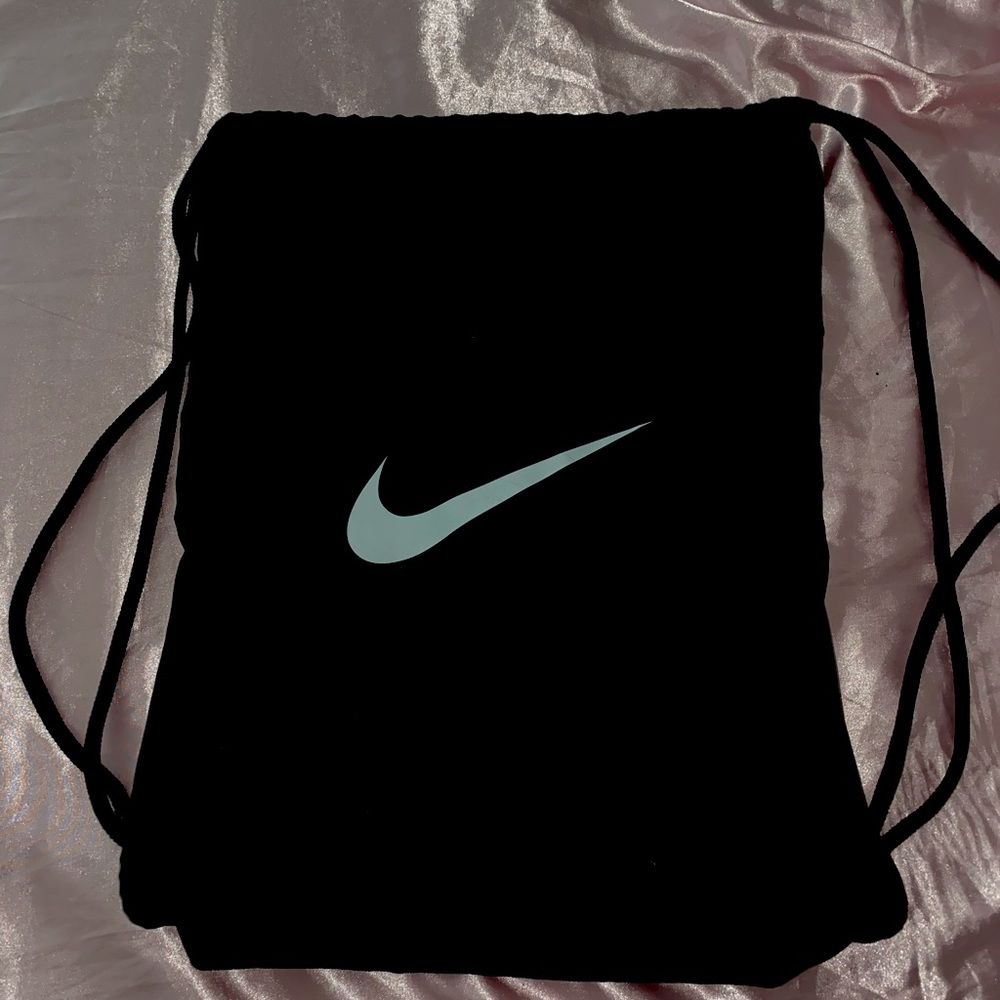 Nike drawstring bag